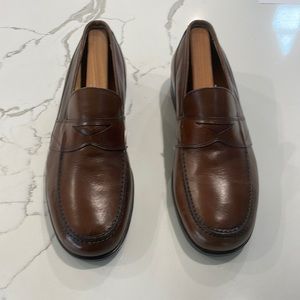 Bass Flex brown loafers men’s size 9. Excellent condition. Hardly worn.